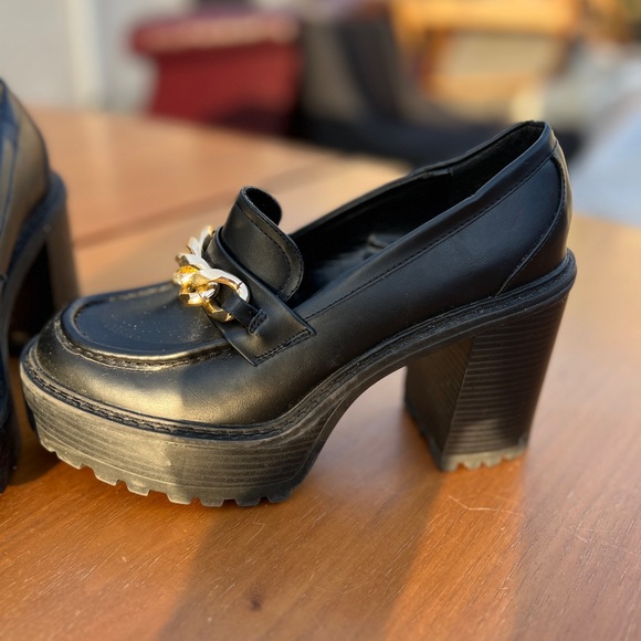 Madden Girl Black Loafers with Gold Chain - Picture 5 of 6